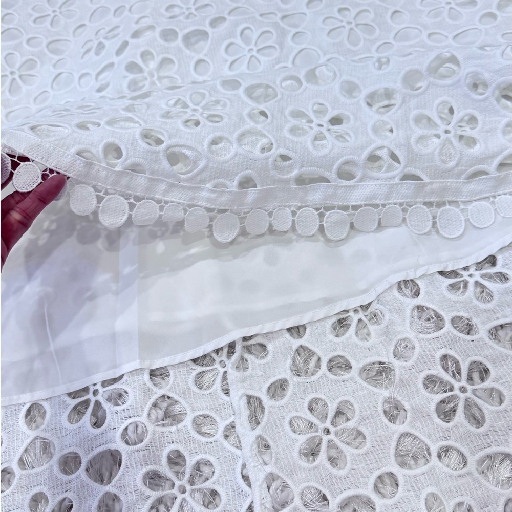 New 🦢 High-End White Embroidered Eyelet V-Neck Dress - Picture 15 of 17